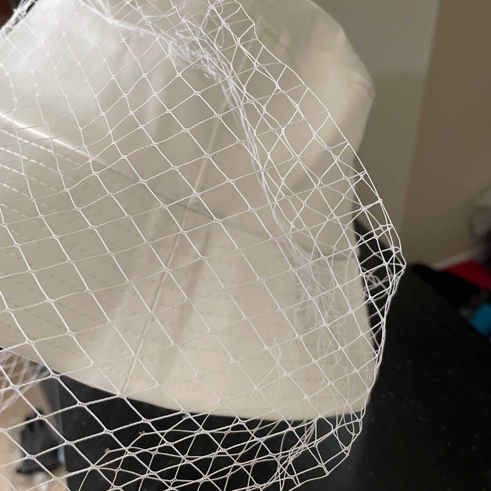 Very cute white hat - Picture 7 of 11